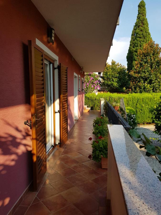 ロヴィニCasa Nadaアパートメント エクステリア 写真