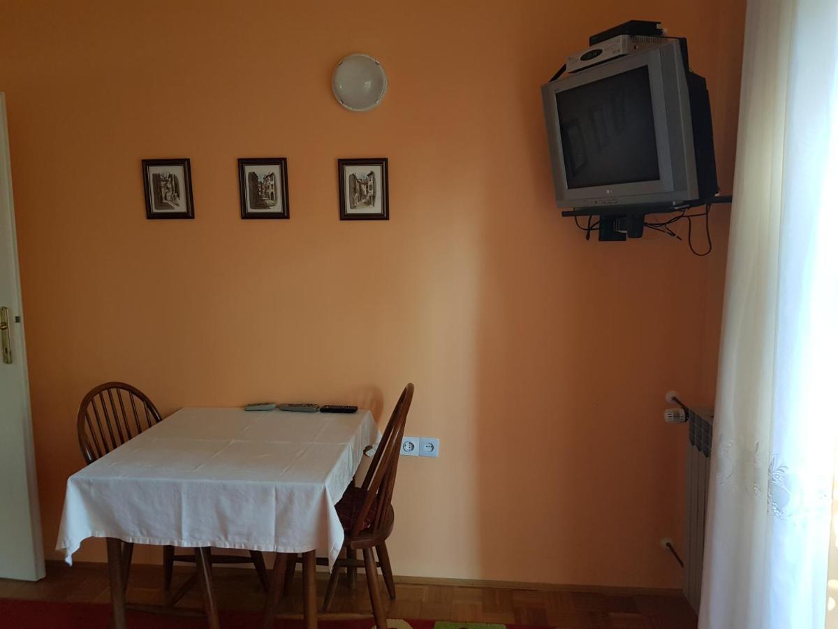 ロヴィニCasa Nadaアパートメント エクステリア 写真